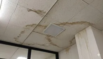 2階から1階へ水漏れ修理事例